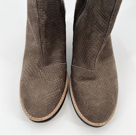 EILEEN Fisher grey suede textured ankle boots size 10 - Picture 3 of 8